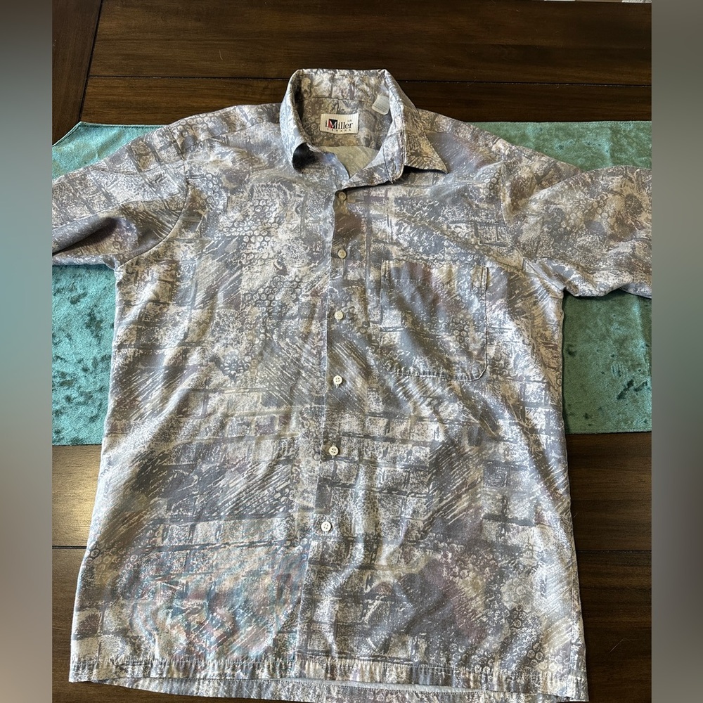 Gray Casual Button Down Shirt with Abstract Pattern